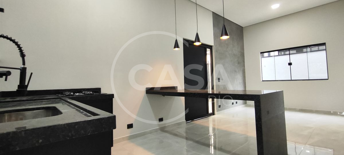 Casa Nova com Piscina à Venda em Peruibe