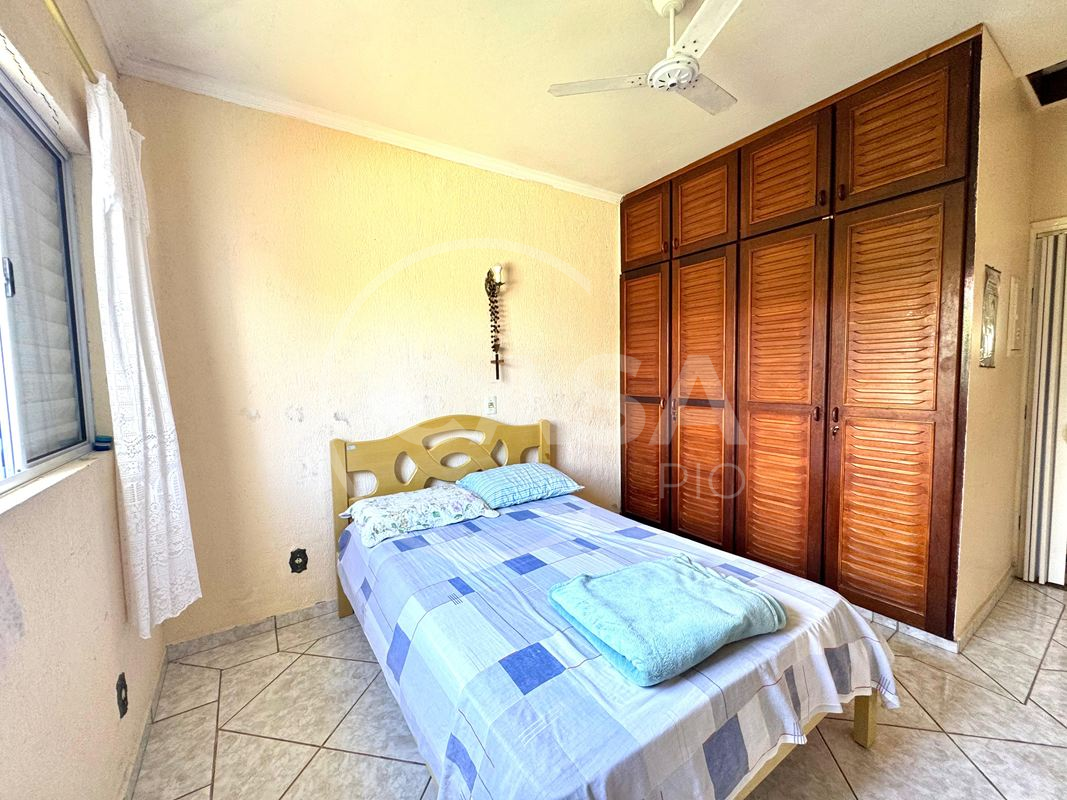 Oportunidade- Casa em dois lotes a 200 m da praia em Peruibe