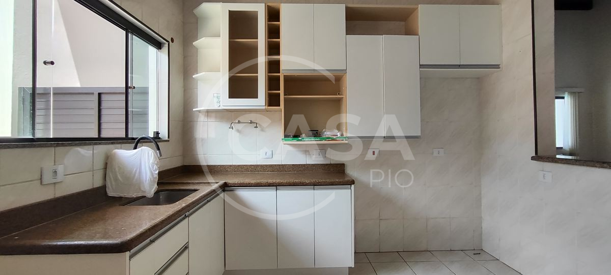 Casa com piscina disponível para locação definitiva