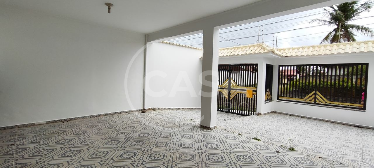 Sobrado á Venda em Peruíbe