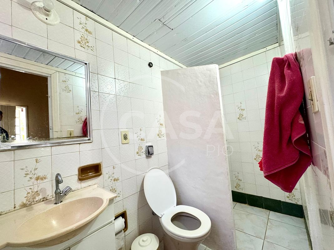 Oportunidade- Casa em dois lotes a 200 m da praia em Peruibe