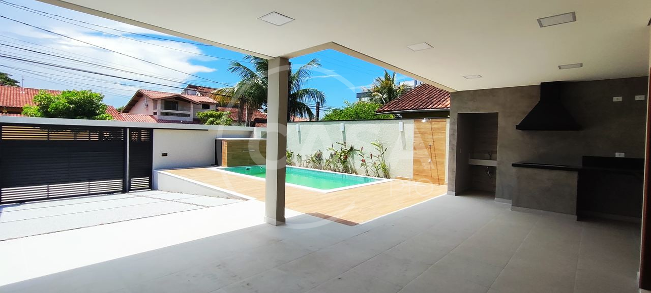 CASA NOVA COM PISCINA Á VENDA EM PERUIBE