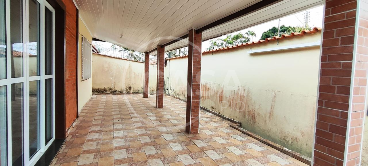 Casa á Venda no centro de Peruíbe