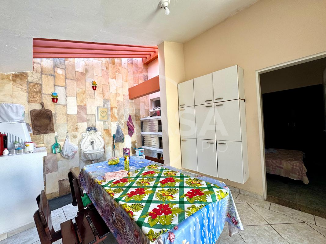 Oportunidade- Casa em dois lotes a 200 m da praia em Peruibe