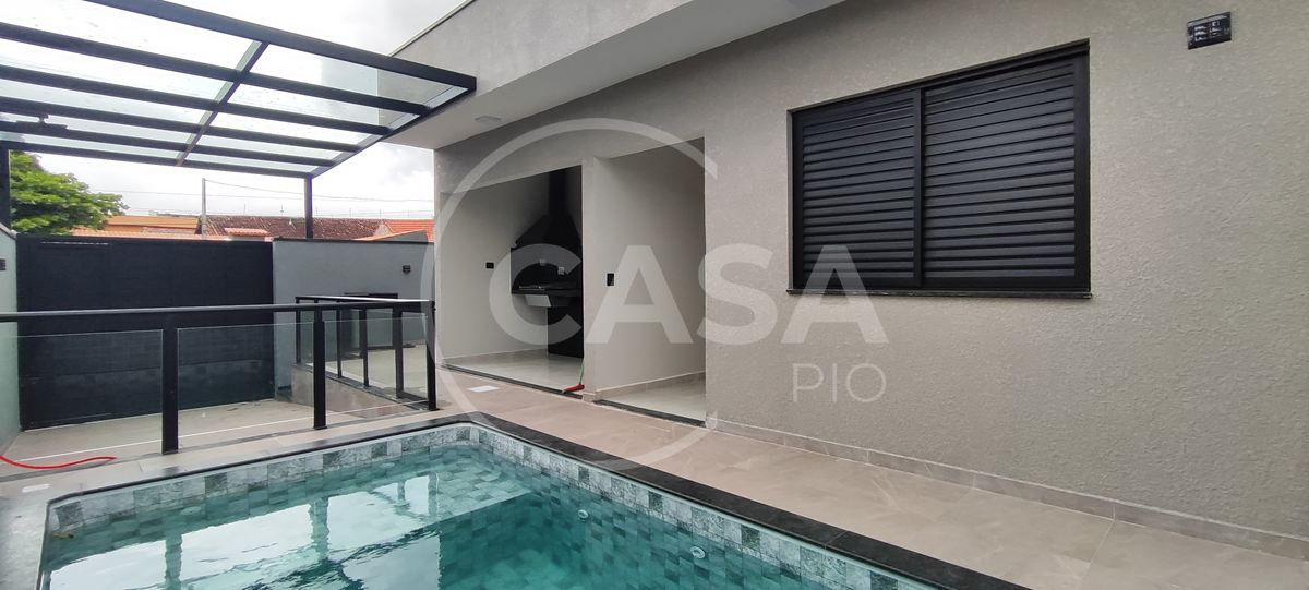 Casa Nova com Piscina à Venda em Peruibe