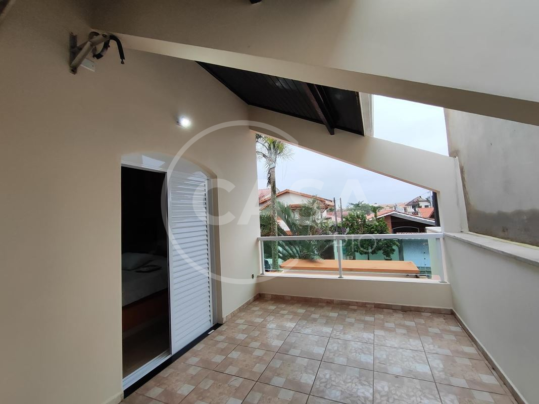 Sobrado a 100 m da praia