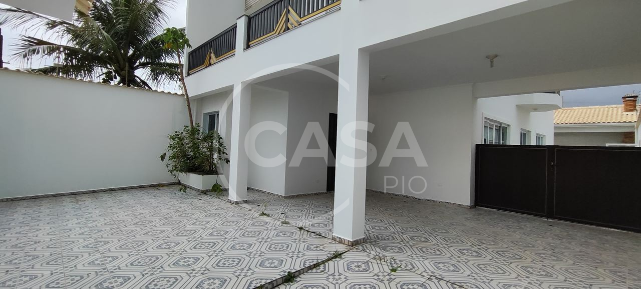 Sobrado á Venda em Peruíbe