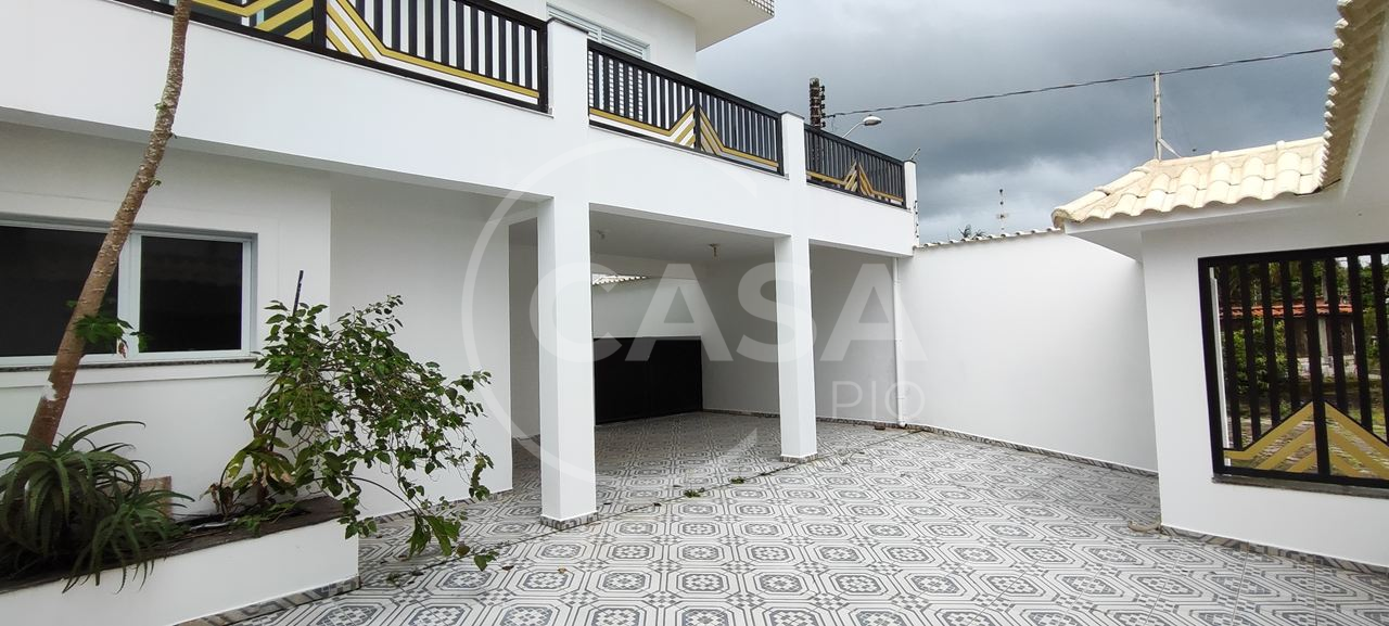 Sobrado á Venda em Peruíbe