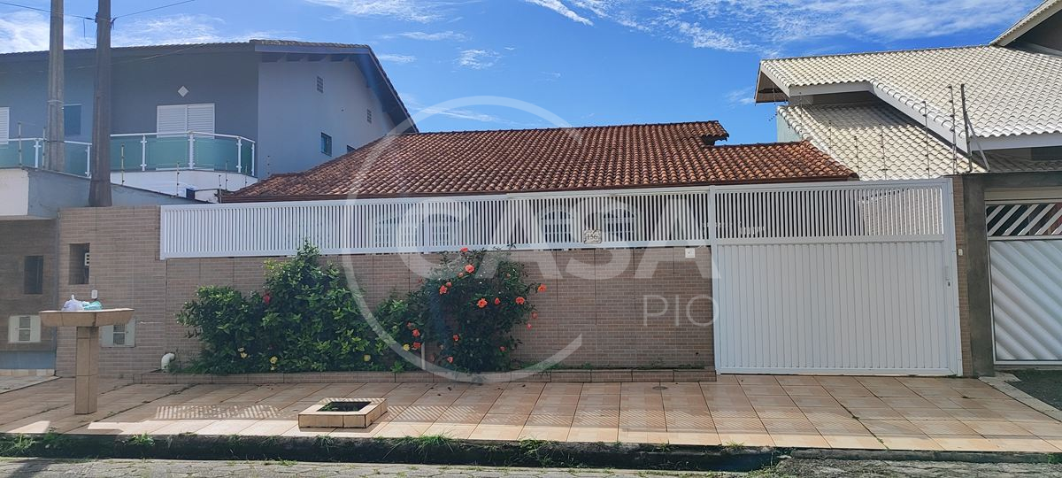 Casa com piscina à venda em Peruibe