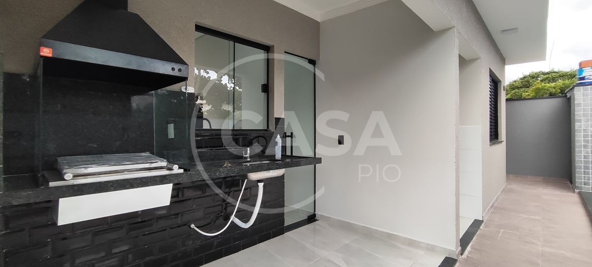 Casa Nova com Piscina à Venda em Peruibe