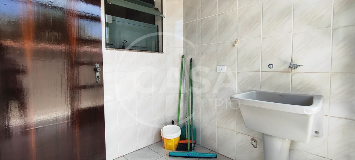 Casa com piscina disponível para locação definitiva