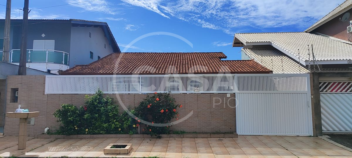 Casa com piscina à venda em Peruibe