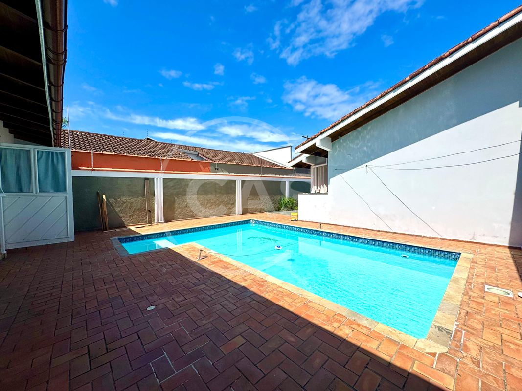 Oportunidade- Casa em dois lotes a 200 m da praia em Peruibe