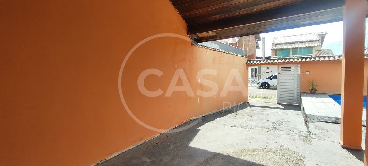 Sobrado a 80 m da praia em Peruibe
