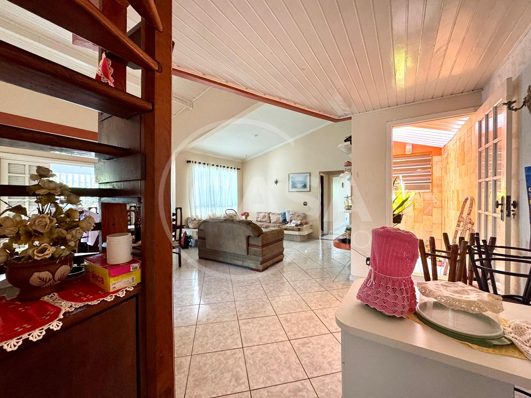 Oportunidade- Casa em dois lotes a 200 m da praia em Peruibe