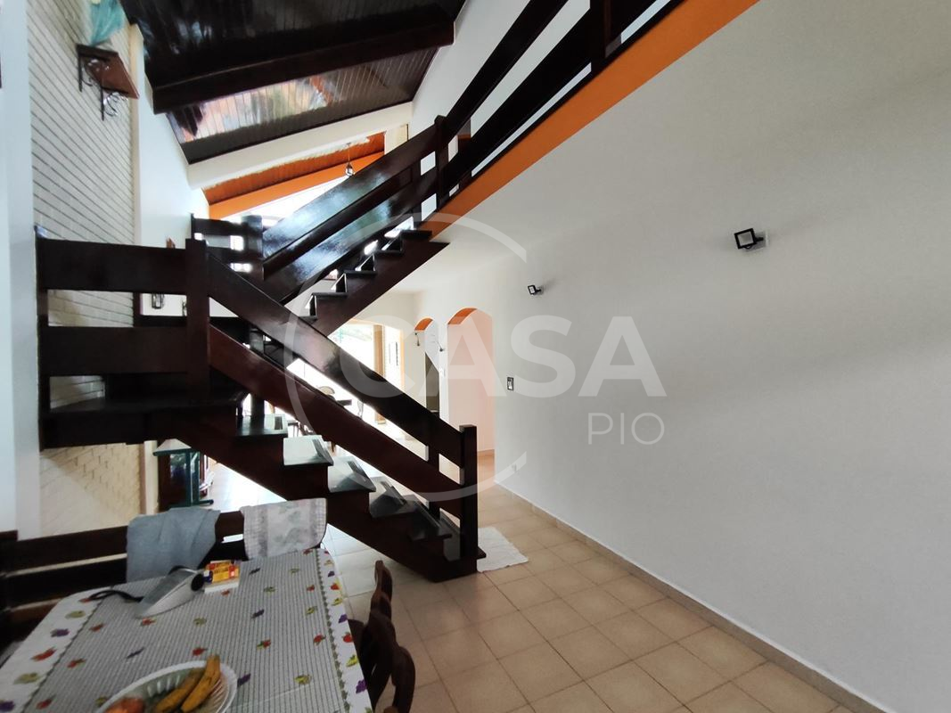 Sobrado a 100 m da praia