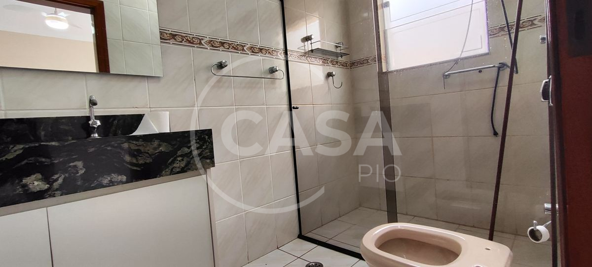 Casa com piscina disponível para locação definitiva