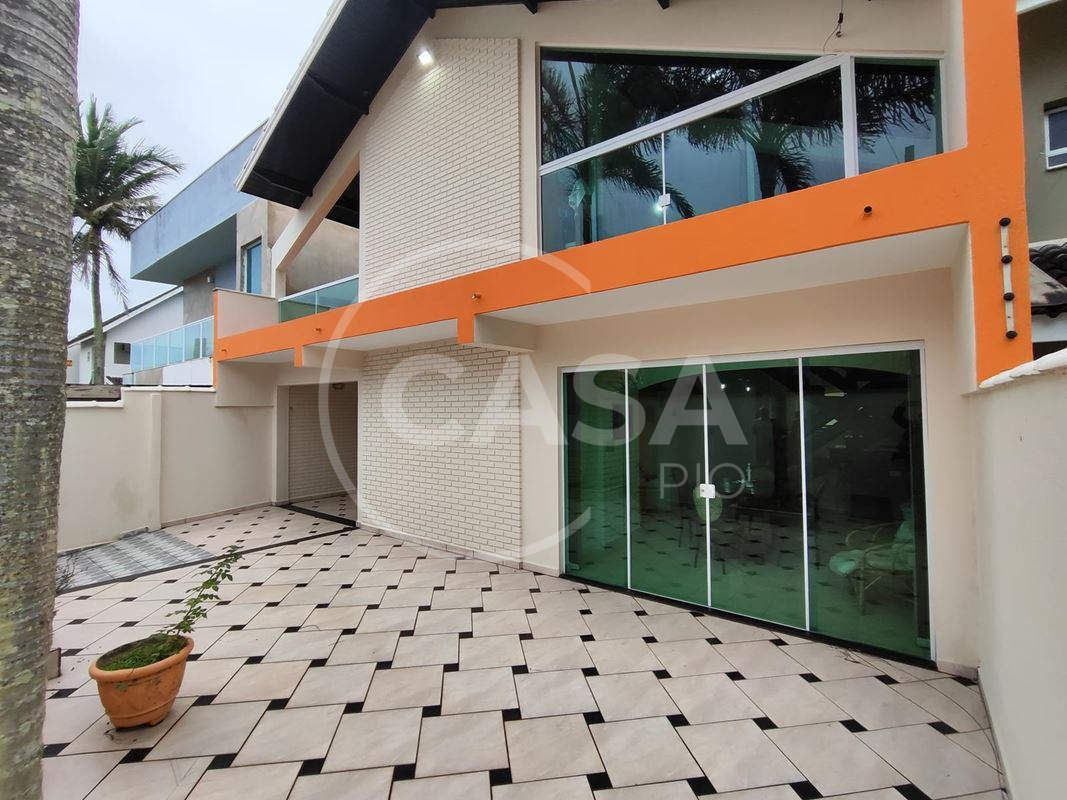 Sobrado a 100 m da praia