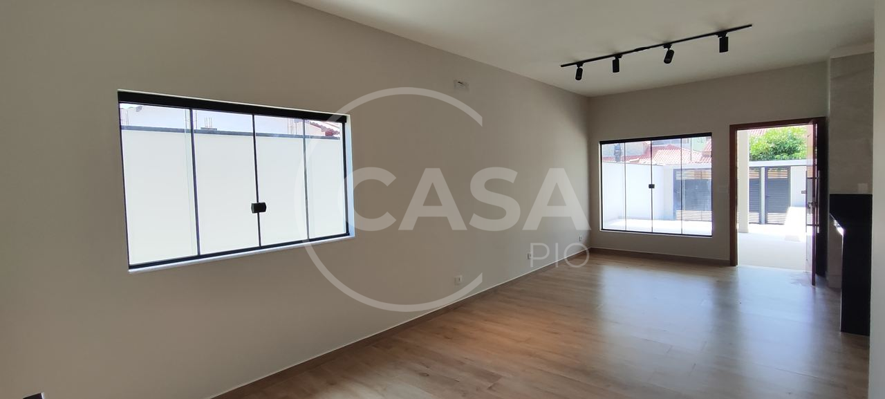 CASA NOVA COM PISCINA Á VENDA EM PERUIBE