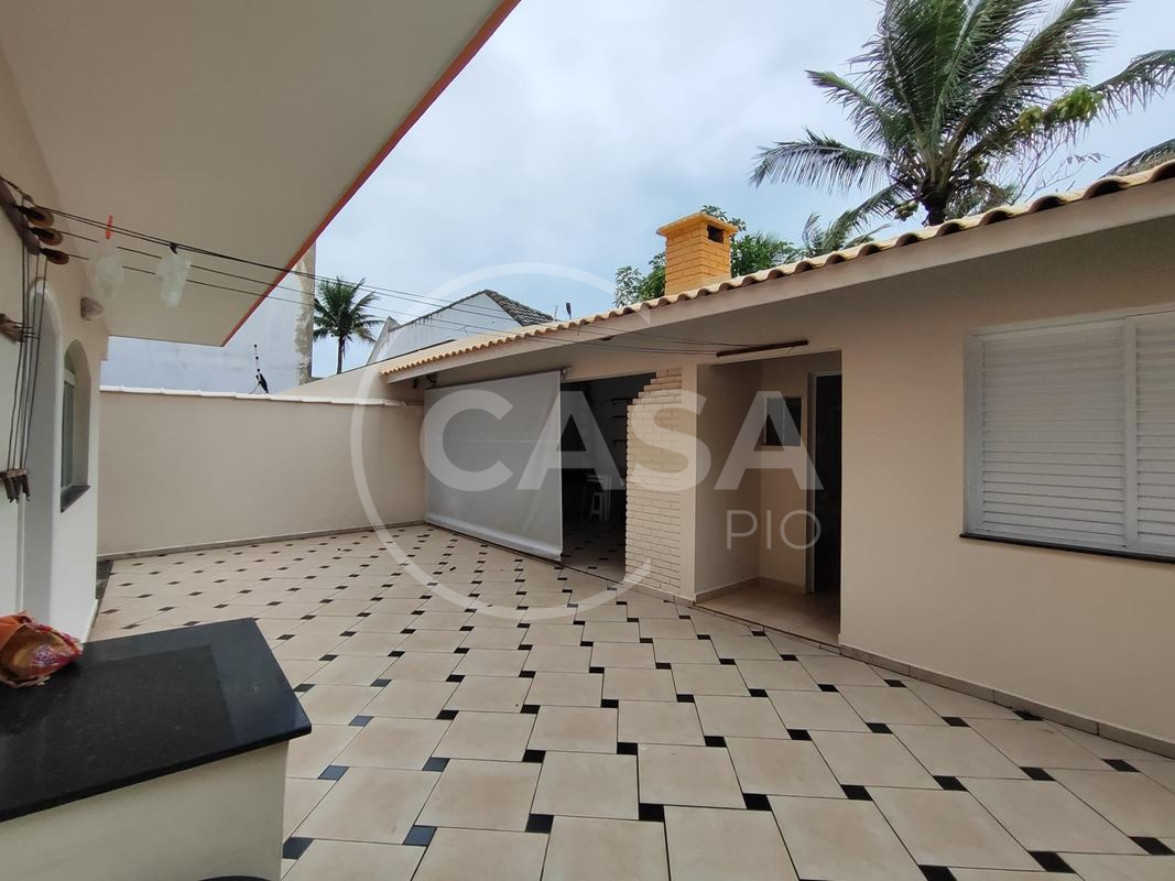 Sobrado a 100 m da praia