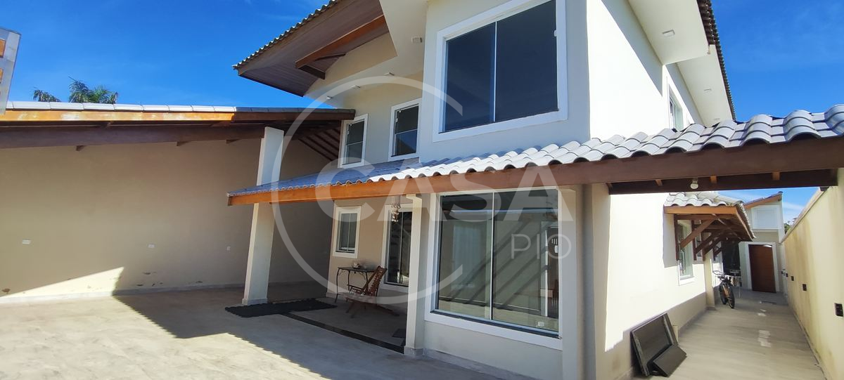 Sobrado à venda em condomínio