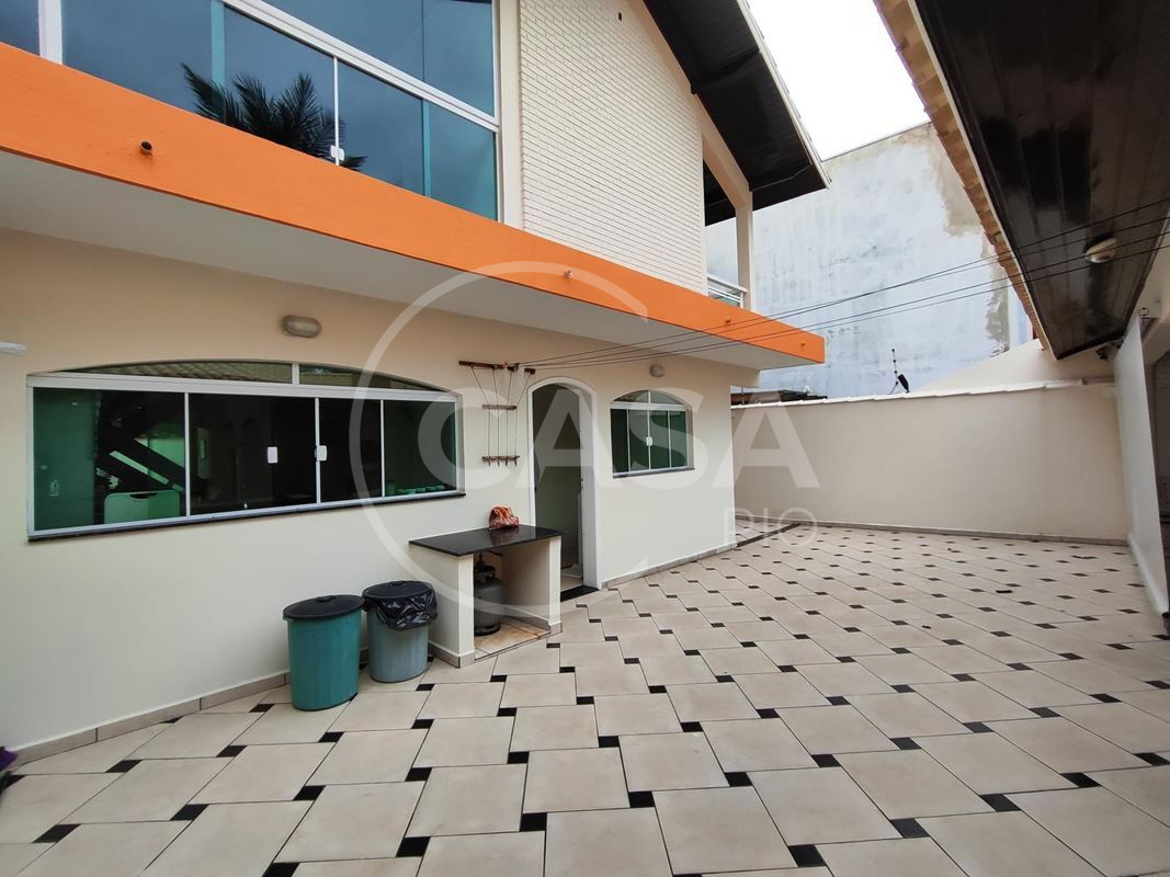 Sobrado a 100 m da praia