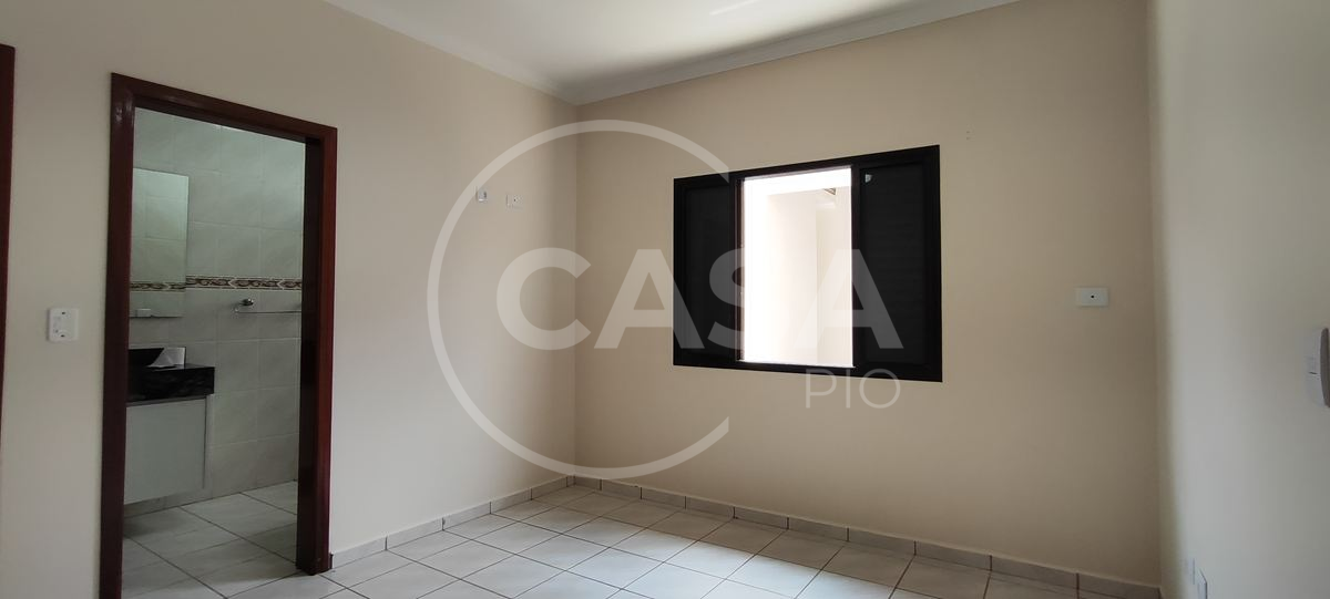 Casa com piscina disponível para locação definitiva