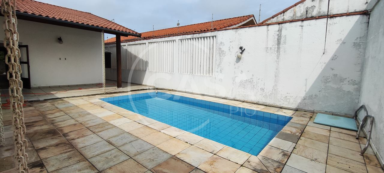 Casa com piscina a 300 m da praia