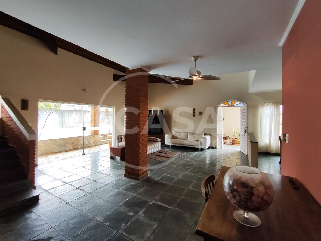 Casa com piscina em Peruíbe