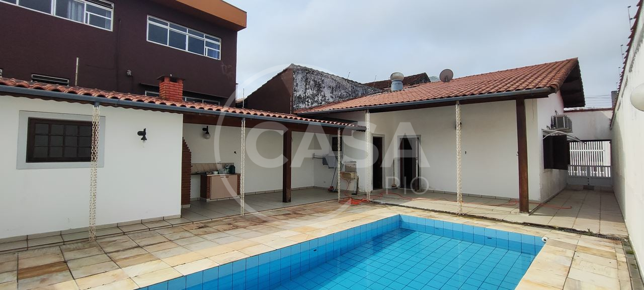 Casa com piscina a 300 m da praia