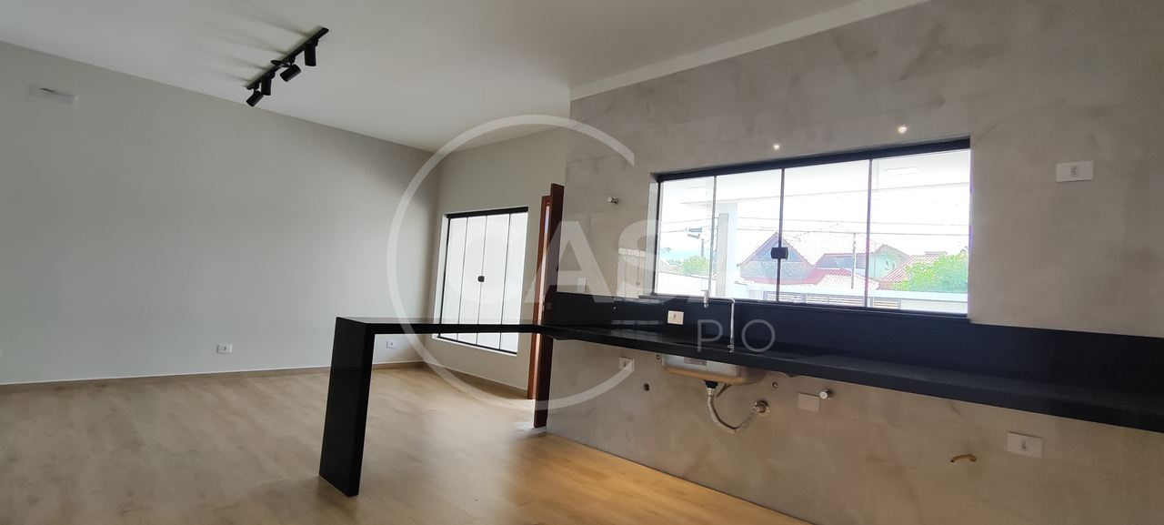 CASA NOVA COM PISCINA Á VENDA EM PERUIBE