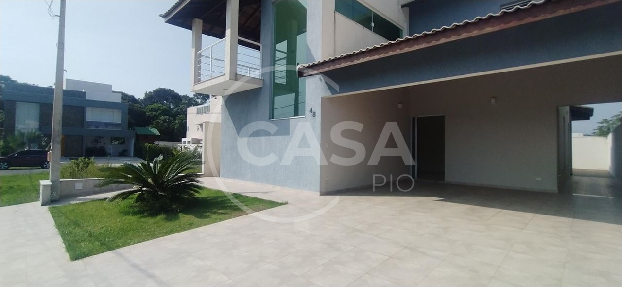 Sobrado em condomínio fechado