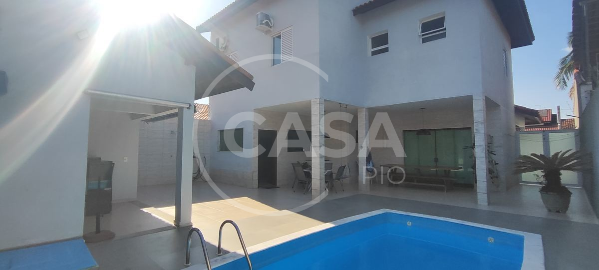 Sobrado com piscina