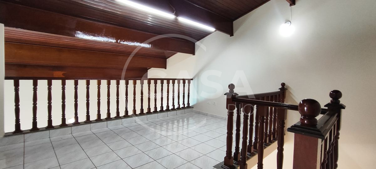 Casa com piscina disponível para locação definitiva