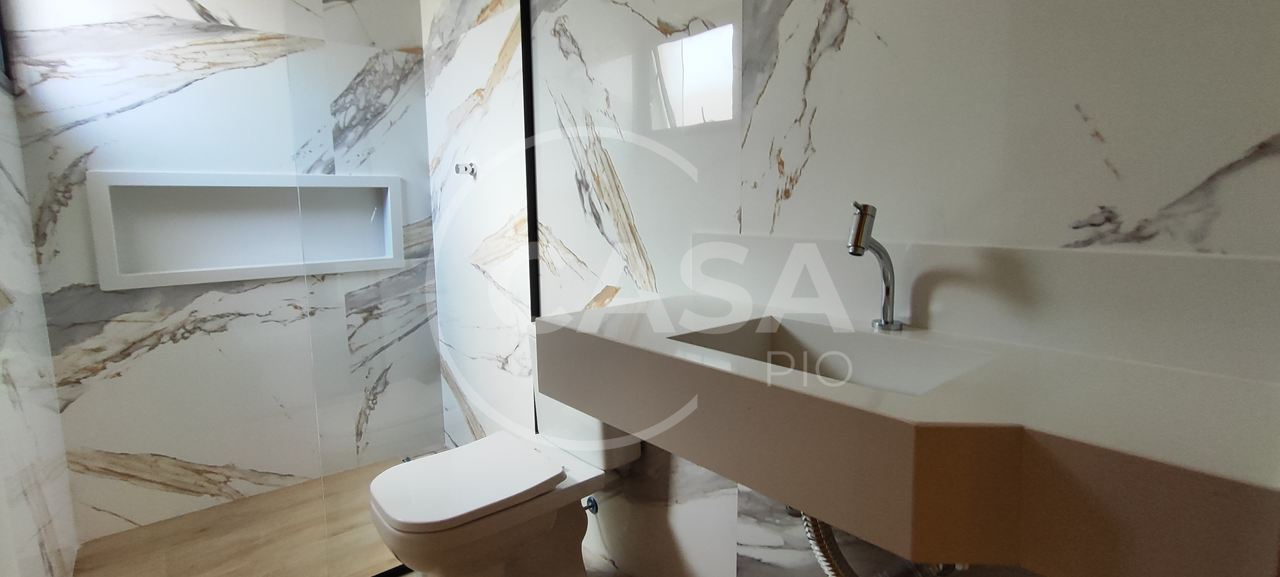 CASA NOVA COM PISCINA Á VENDA EM PERUIBE