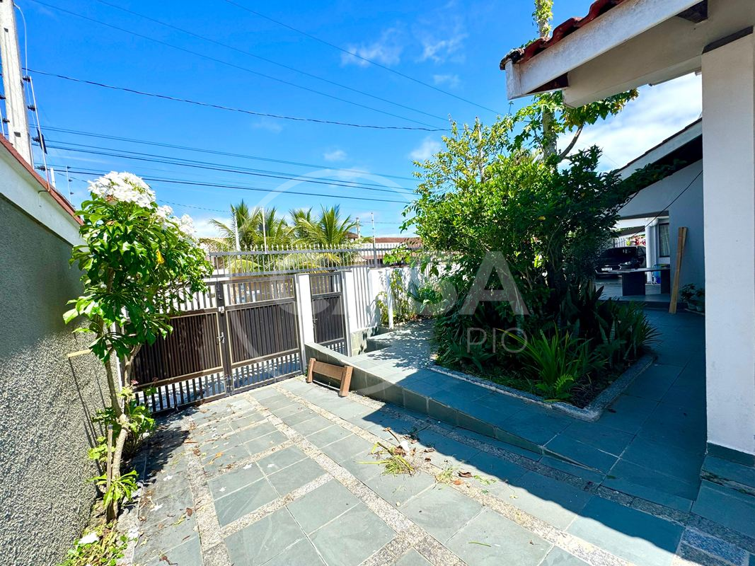 Oportunidade- Casa em dois lotes a 200 m da praia em Peruibe