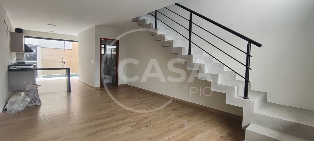 Casa nova com piscina para locação definitiva em Peruibe