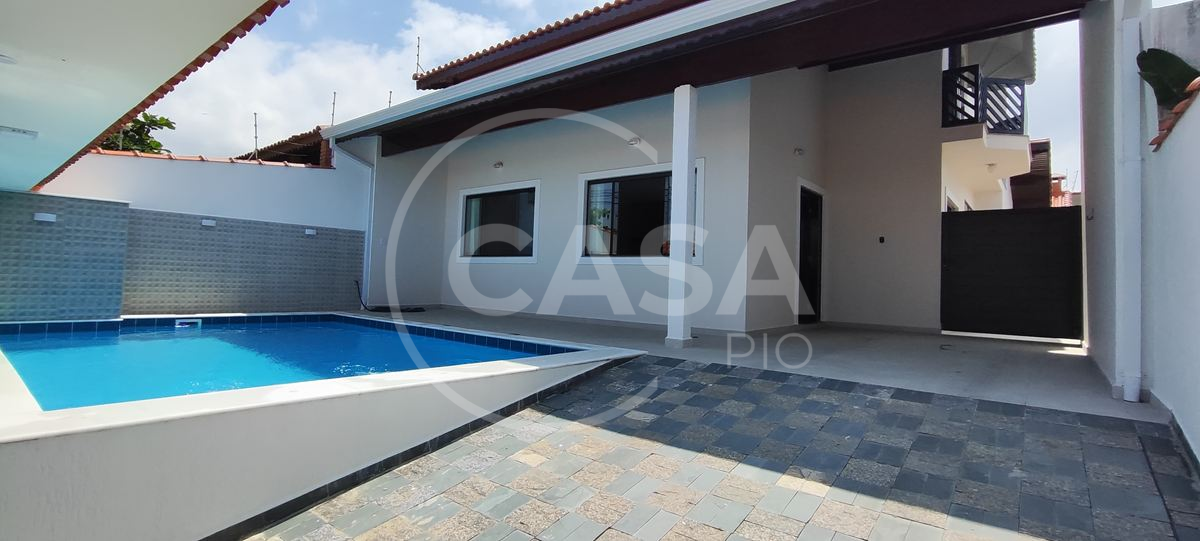 Casa com piscina disponível para locação definitiva