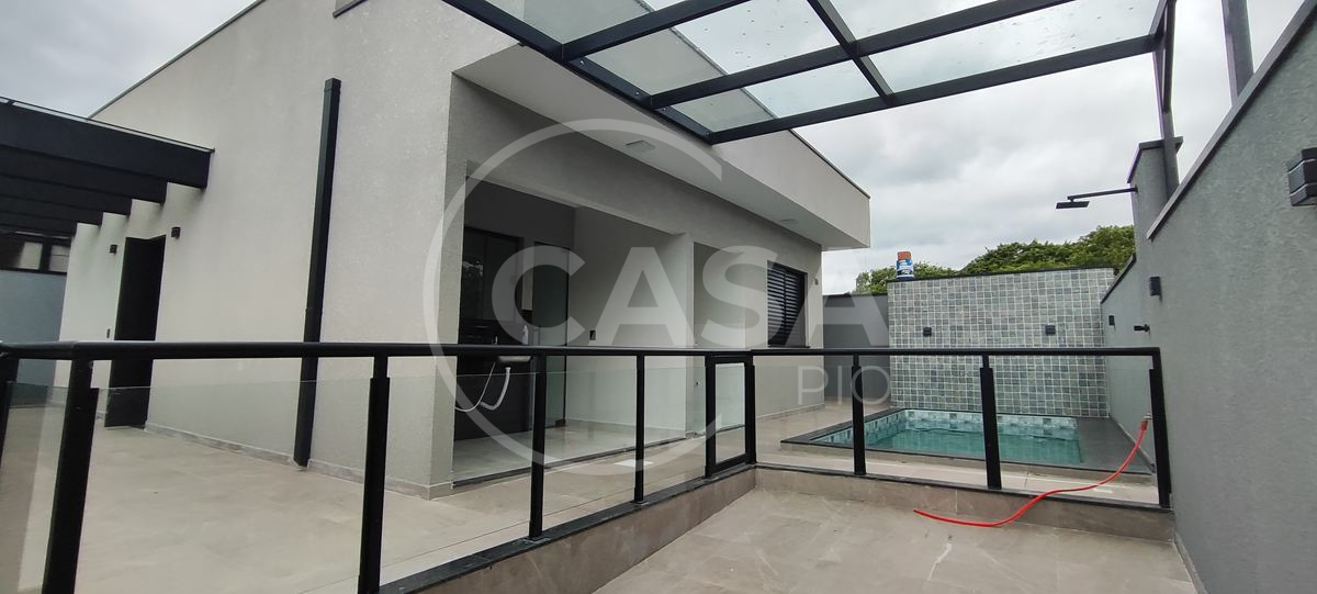 Casa Nova com Piscina à Venda em Peruibe