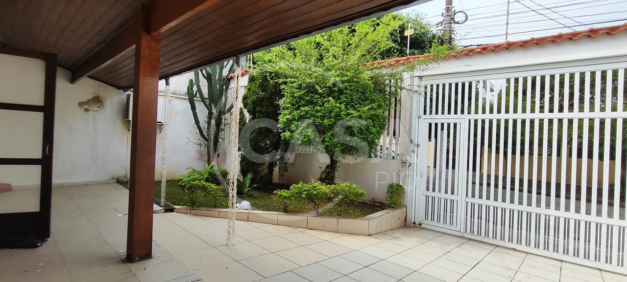 Casa com piscina a 300 m da praia