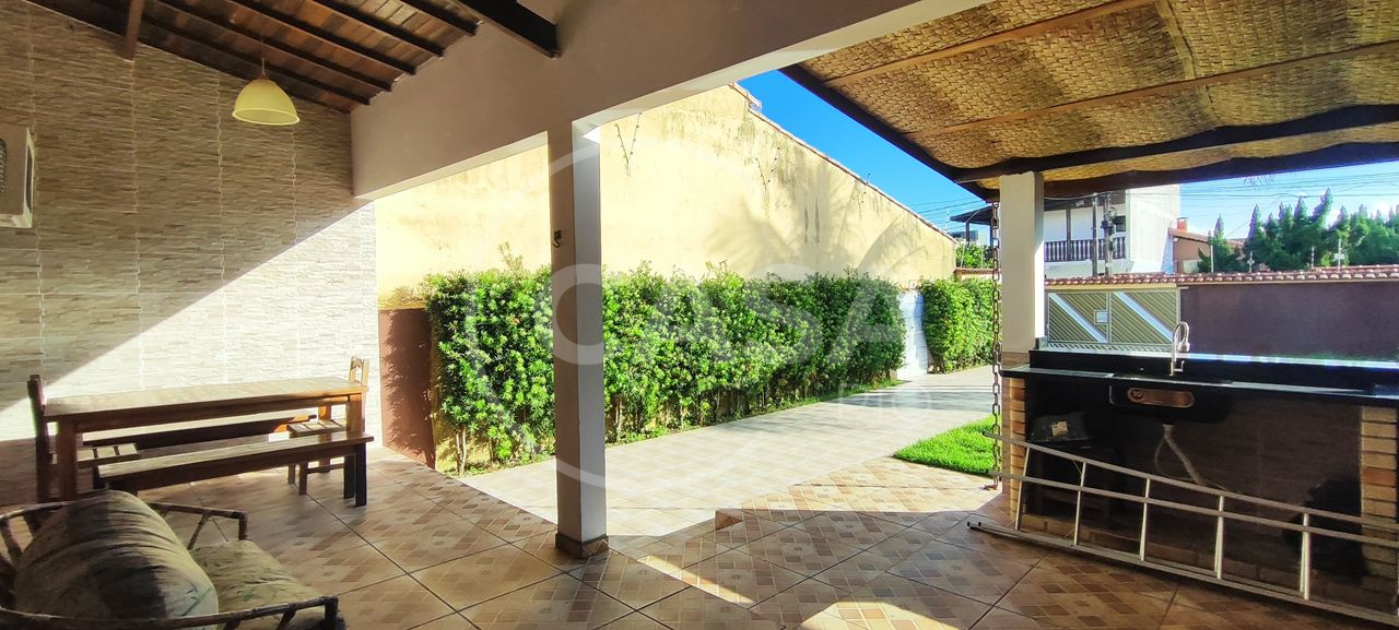 Casa com piscina á Venda em Peruibe