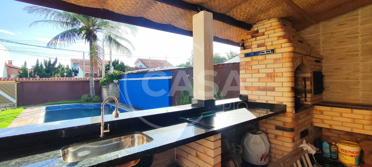 Casa com piscina á Venda em Peruibe