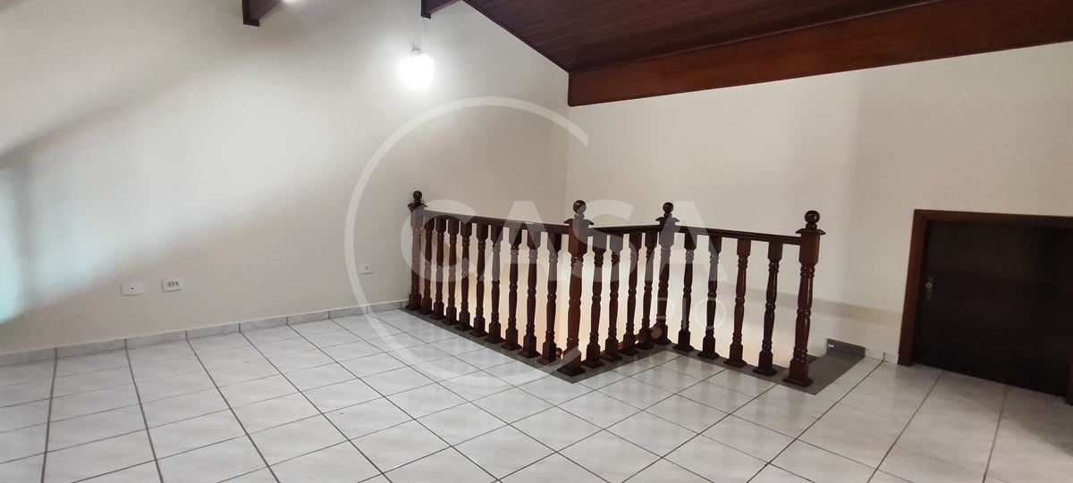 Casa com piscina disponível para locação definitiva