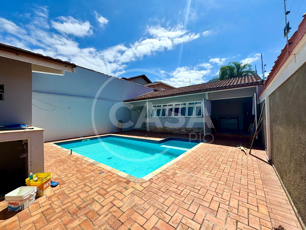 Oportunidade- Casa em dois lotes a 200 m da praia em Peruibe