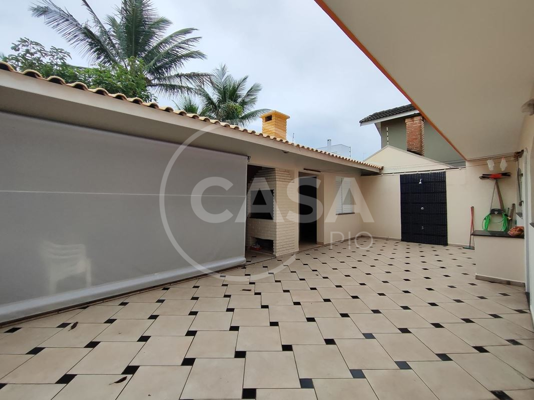 Sobrado a 100 m da praia