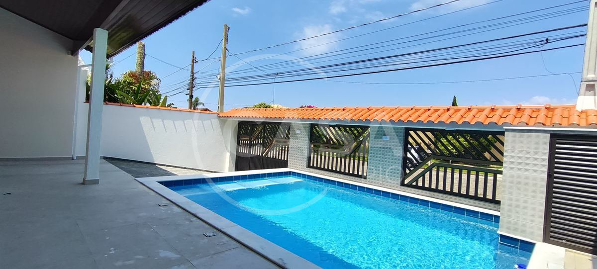 Casa com piscina disponível para locação definitiva
