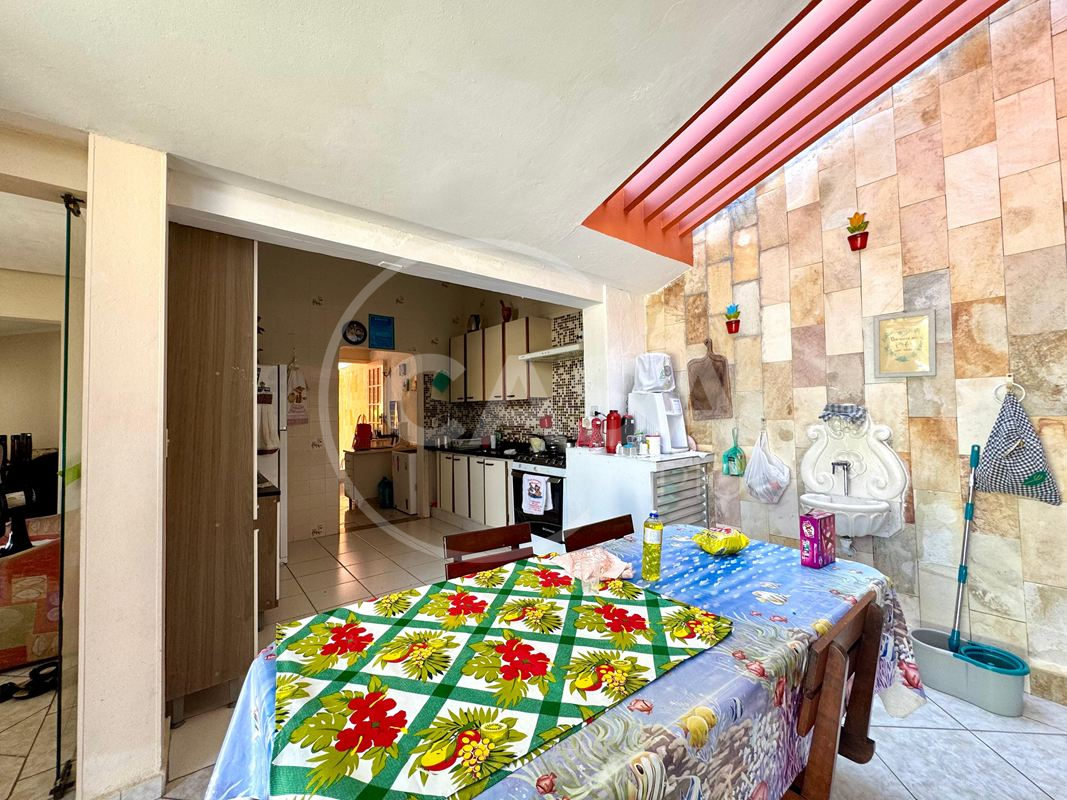 Oportunidade- Casa em dois lotes a 200 m da praia em Peruibe