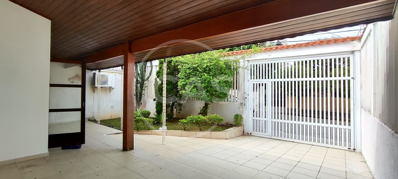 Casa com piscina a 300 m da praia