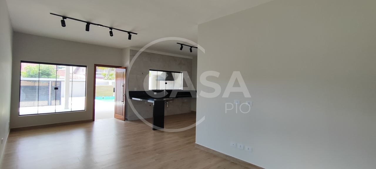 CASA NOVA COM PISCINA Á VENDA EM PERUIBE