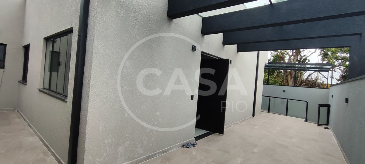 Casa Nova com Piscina à Venda em Peruibe